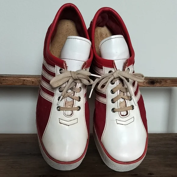 Extraordinary VINTAGE PLATFORM CREEPERS Red Corduroy Ivory Faux Leather 8.5 - Picture 2 of 6